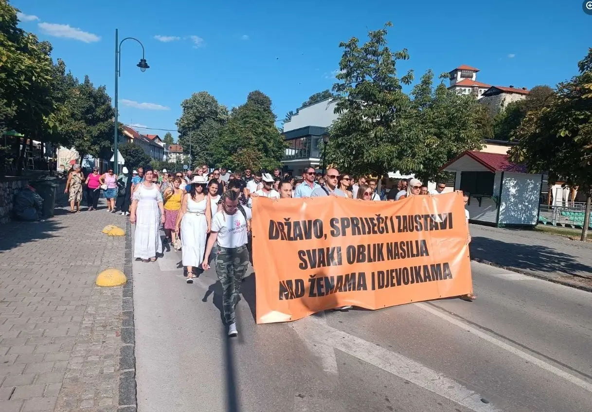 Godišnjica ubistva Nizame Hećimović: Održana protestna šetnja u Gradačcu